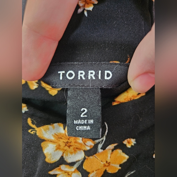 Torrid Black/Yellow Floral Hi-Low Ruffled Skirt - Picture 5 of 6